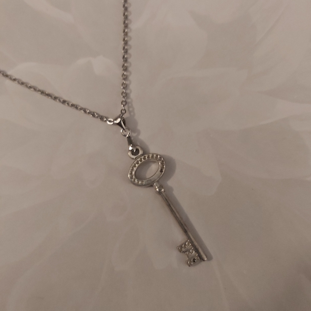 3 for 20$: Vintage Key Silver Necklace w/ Chain